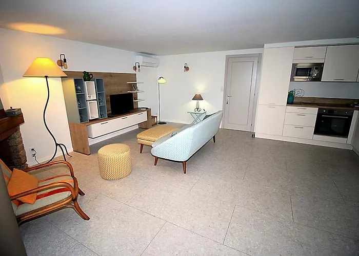 Rez De Aspretto Lazaret 게스트하우스 4*